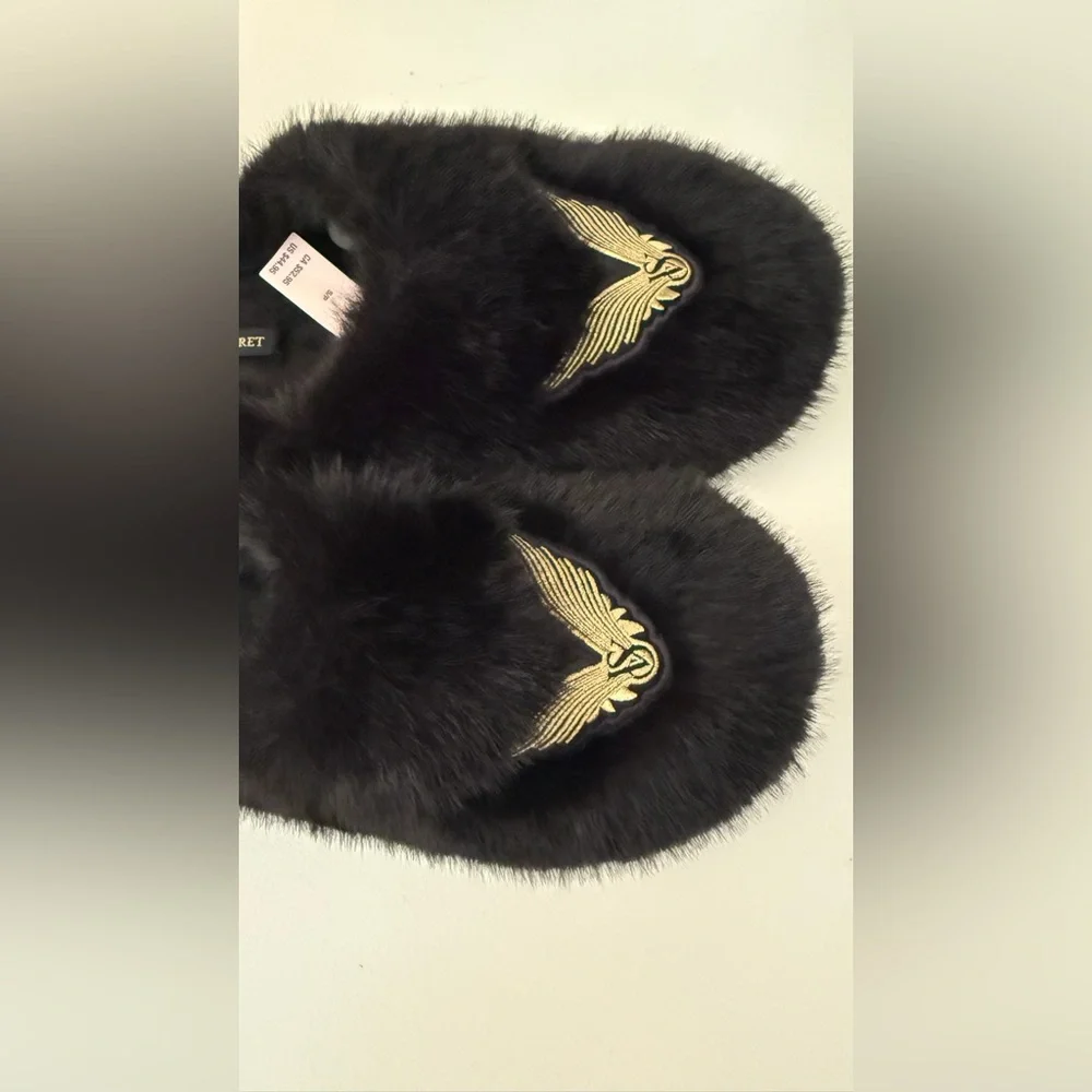 NWT VICTORIA'S SECRET Luxe Plush Closed-Toe Slippers - Picture 2 of 7